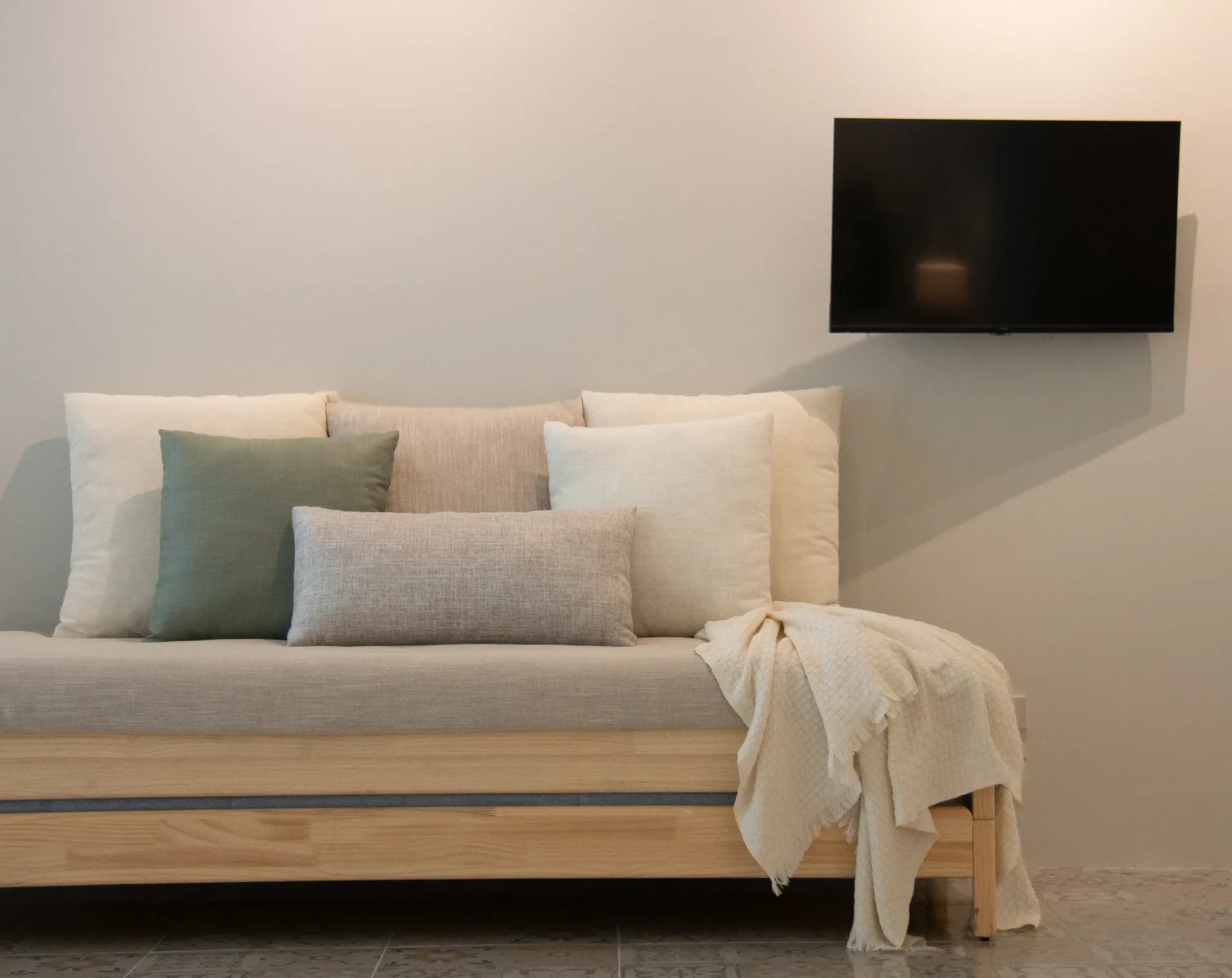 Renovated 1 Bedroom Family Suite at 95 Lodge Bangkok